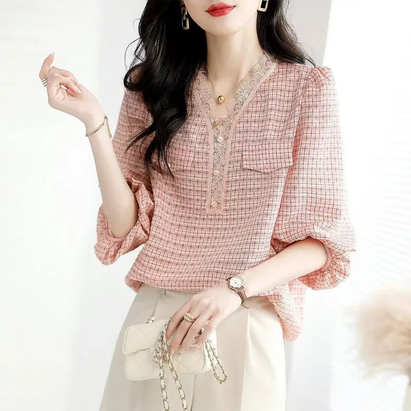 

Female Clothing Sweet Lace Patchwork Shirt 2024 Spring Summer 3/4 Sleeve Fashion Plaid V-Neck Button Korean Commute Loose Blouse