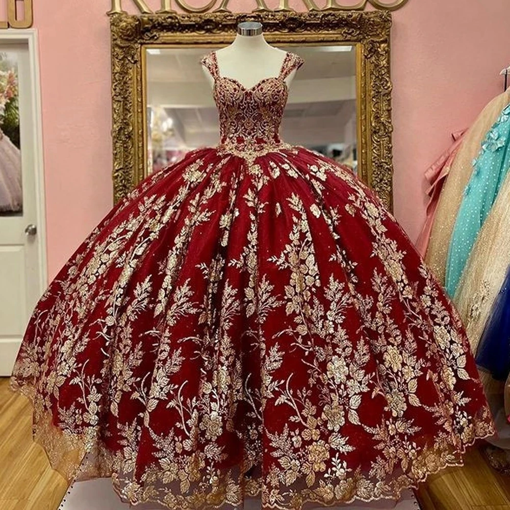 

Золотое кружевное темно-красное платье Quinceanera, бальное платье с вырезом в форме сердца, аппликации из бисера, выпускные платья, милые платья принцессы 15, 16 лет