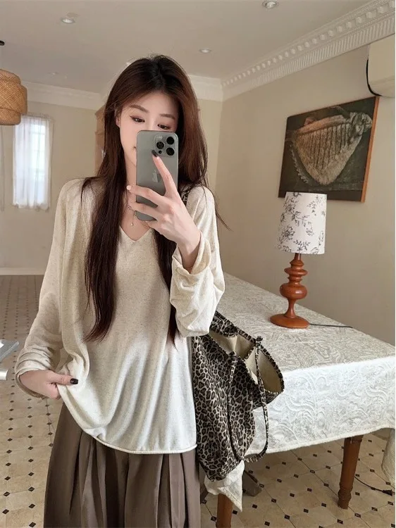

plus Size Loose Fit Long Sleeve V-Neck Knitwear Casual Thin Style Early Autumn New Arrival Comfortable Slimming Sun Protectio...