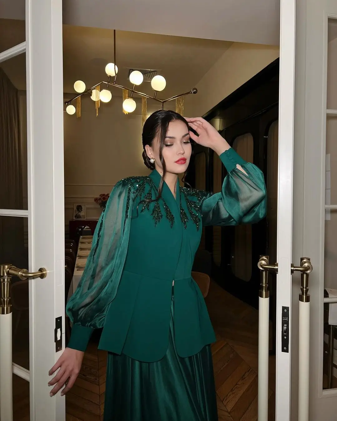 Puff Long Sleeves A-line Green Evening Dresses Beaded Prom Dresses V-neck Elegant Women Formal Party Dress