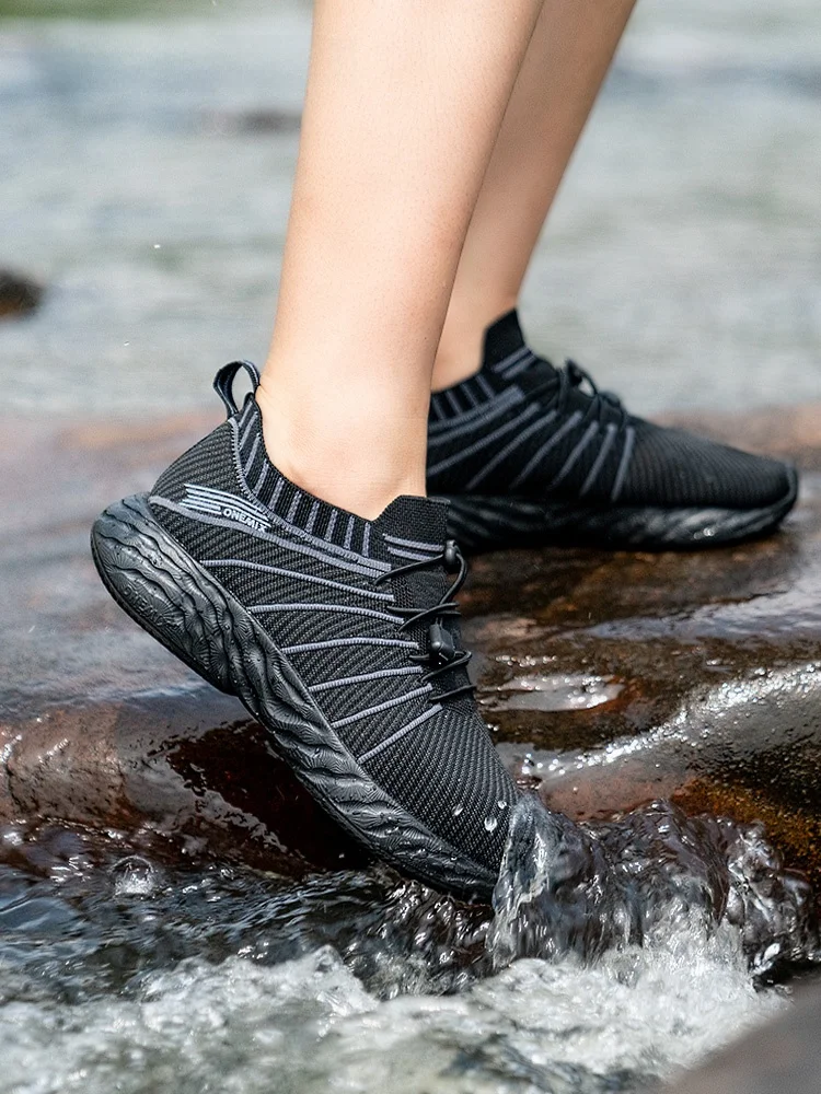 

OneMix Breathable Waterproof Bla Sports oes Soft Bot Lightweight Travel oes Oil Resistant Dir Easy to Wear Running...