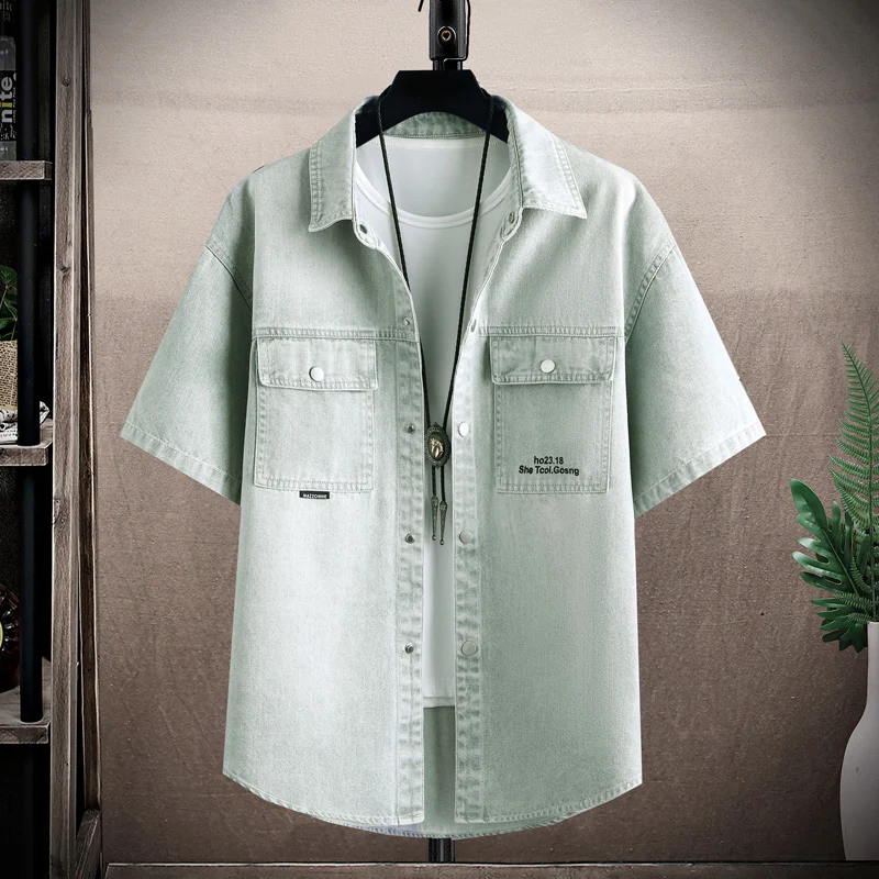 

Новая мужская летняя джинсовая рубашка 2023 года для молодежи и студентов, универсальная, с отложным воротником, коротким рукавом, повседневный комплект