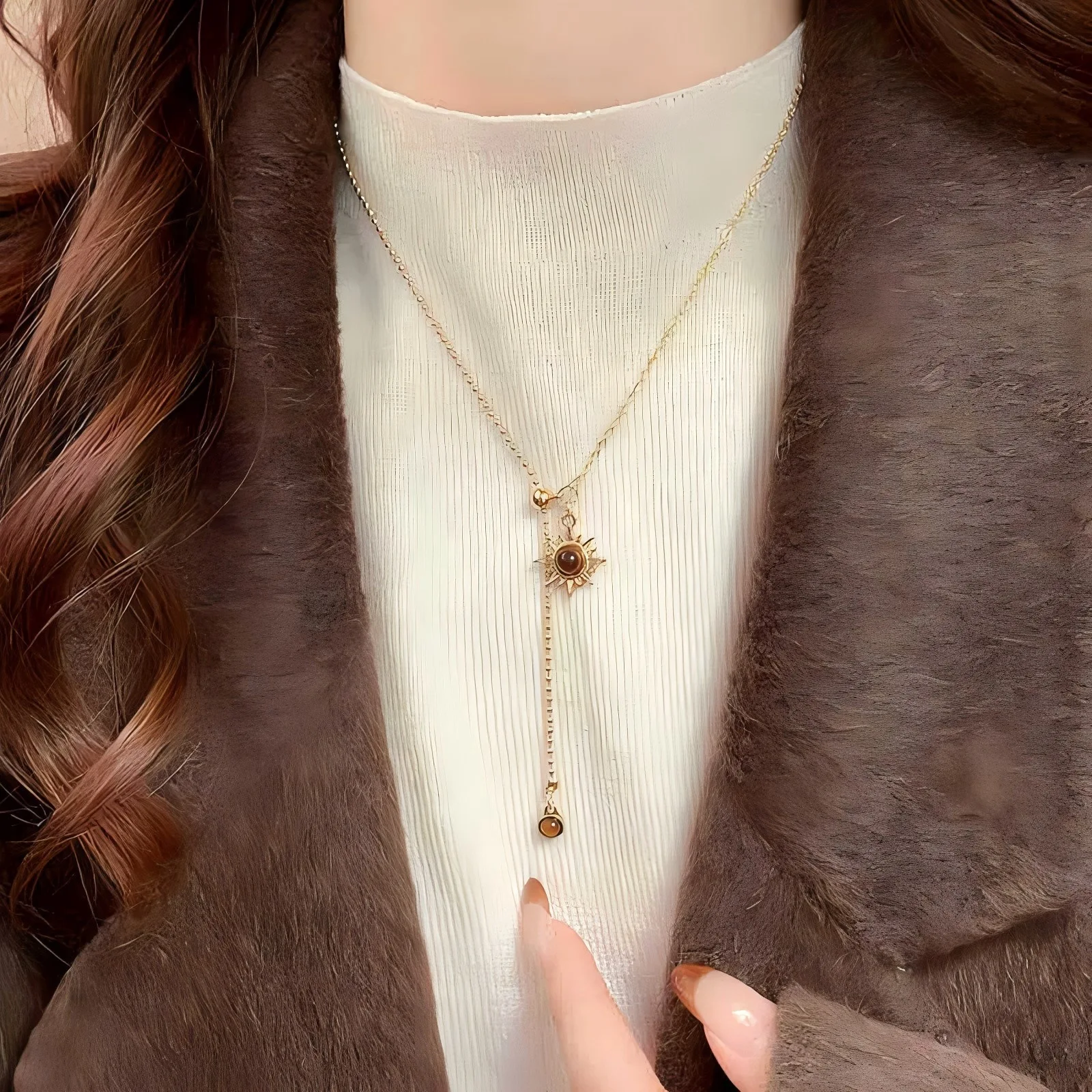 Long Sunflower Tiger Eye Stone Pendant Necklace For Womens Accessories 2026 New Autumn/Winter Sweater Chain Light Luxury Jewelry
