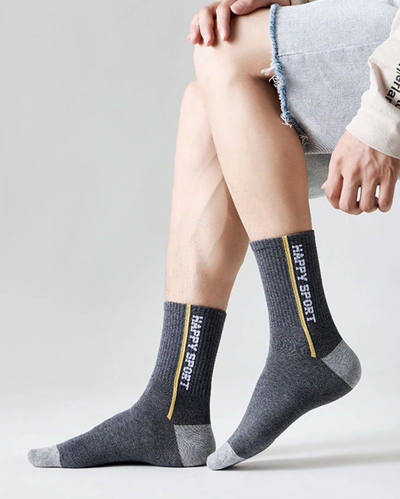 Brandneue Herbst neue Männer Mode Mid-Tube Socken Baumwolle Deodorant Verdickung bequeme schweiß absorbierende Basketball-Sports ocken