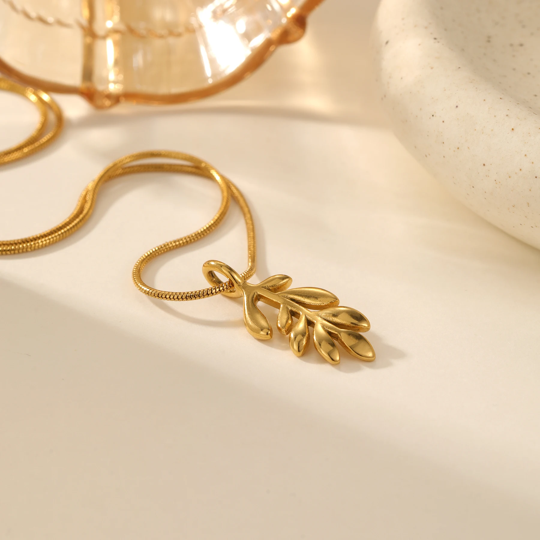 Olive Leaf Pendant Necklace Stainless Steel 18K Gold Plated Nature Symbol Peace Elegant Dainty Jewelry Gift for Her Mom Women