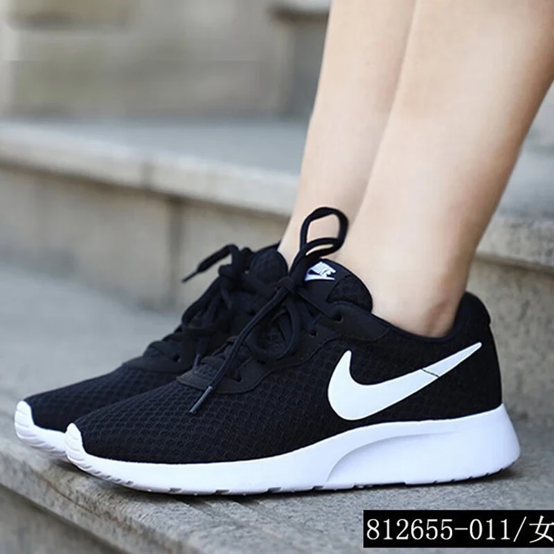 Nike Tanjun Classic Retro Low Top Lifestyle Casual Shoes Comfortable and Lightweight Black and White Matching Color