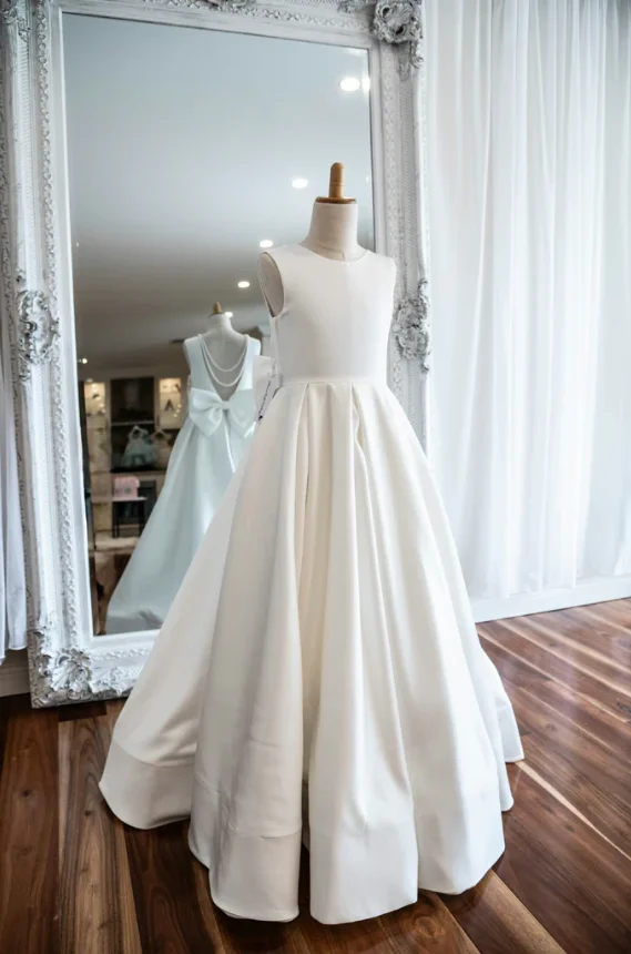 

Satin Low V Long Length Flower Girl Dress with Draping Pearls Satin Sleeveless with Bow A Line Kids Dresses Formal Party Gowns