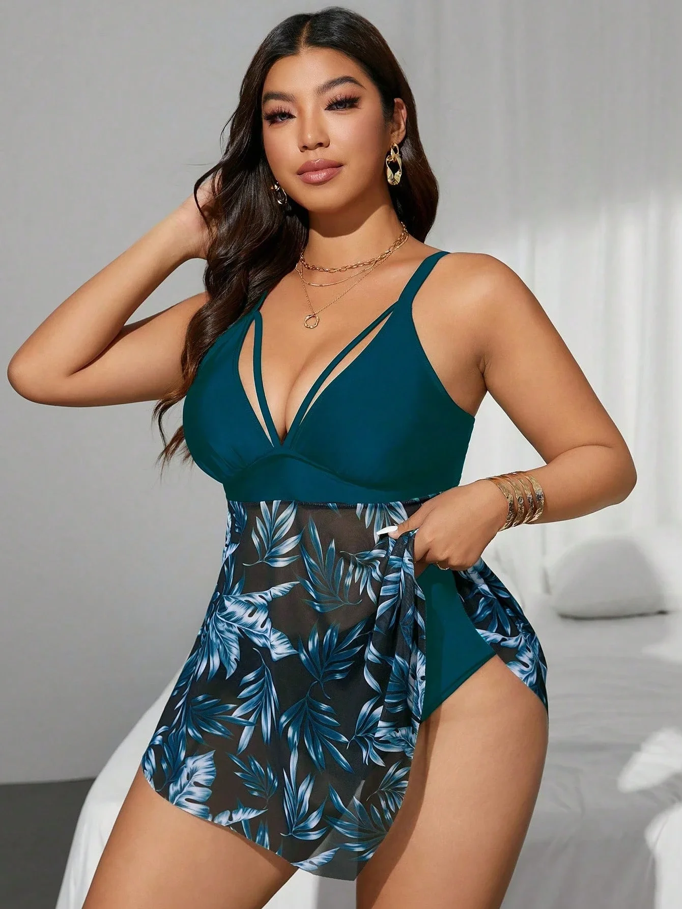 

Женский купальник больших размеров из двух частей с тропическим принтом, глубоким V-образным вырезом, сетчатыми вставками и высокой талией для пляжного отдыха