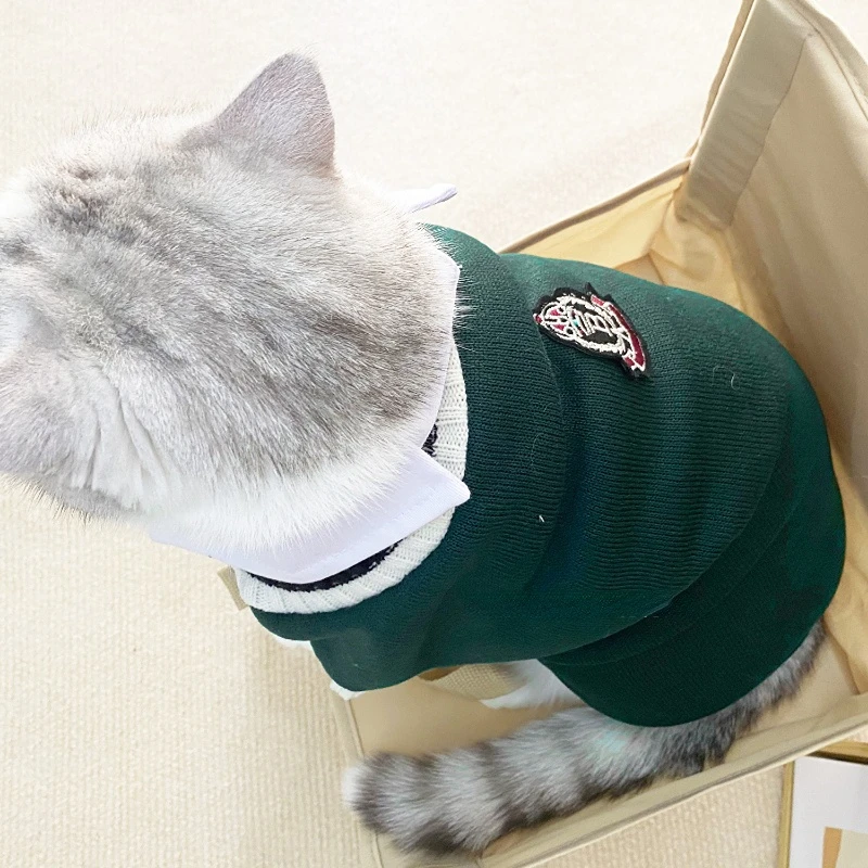 College Style Two-piece Badges Cat Undershirt and Tie Warm Knitted Sweater Anti-fall Undershirt Pet Puppy Cat Clothes