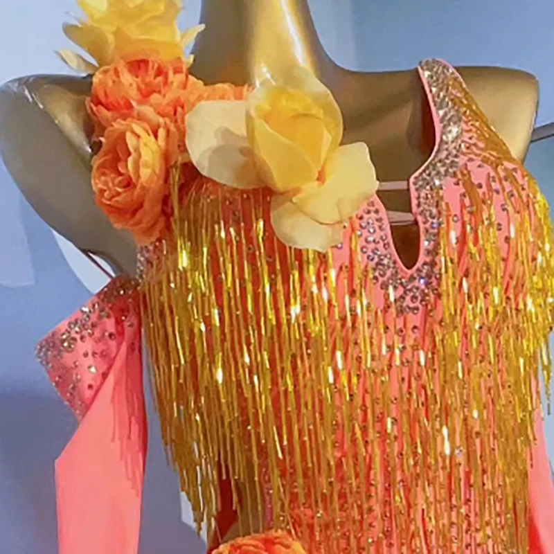 Abito professionale da ballo latino Abbigliamento professionale da palcoscenico standard da donna con coda soffice bicolore personalizzato di fascia alta