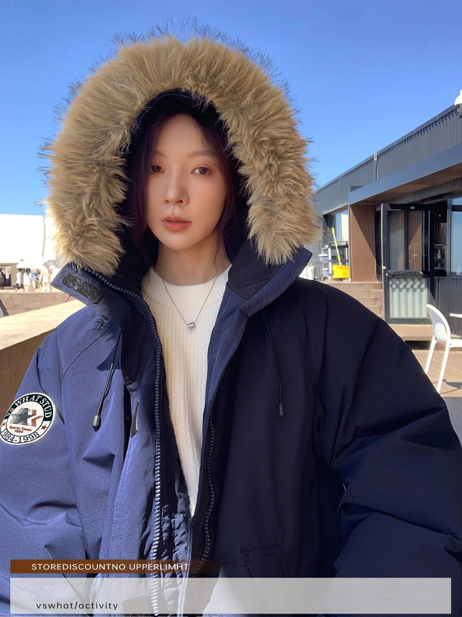 

Женская теплая хлопковая куртка свободного кроя с большим меховым воротником, уличный стиль, с капюшоном, на молнии, зимнее пальто