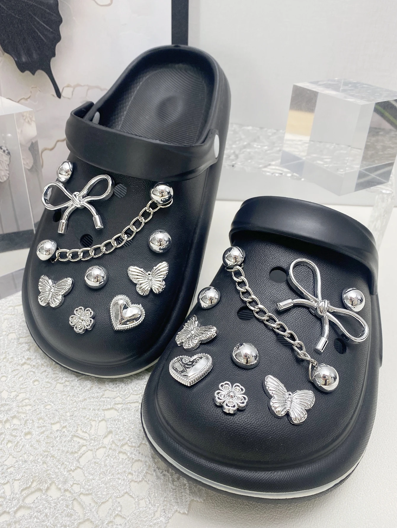 18 pieces of silver ABS pearl chain, bow, butterfly, heart, flower shoe buckle DIY decoration, suitable for women sandals, slipp