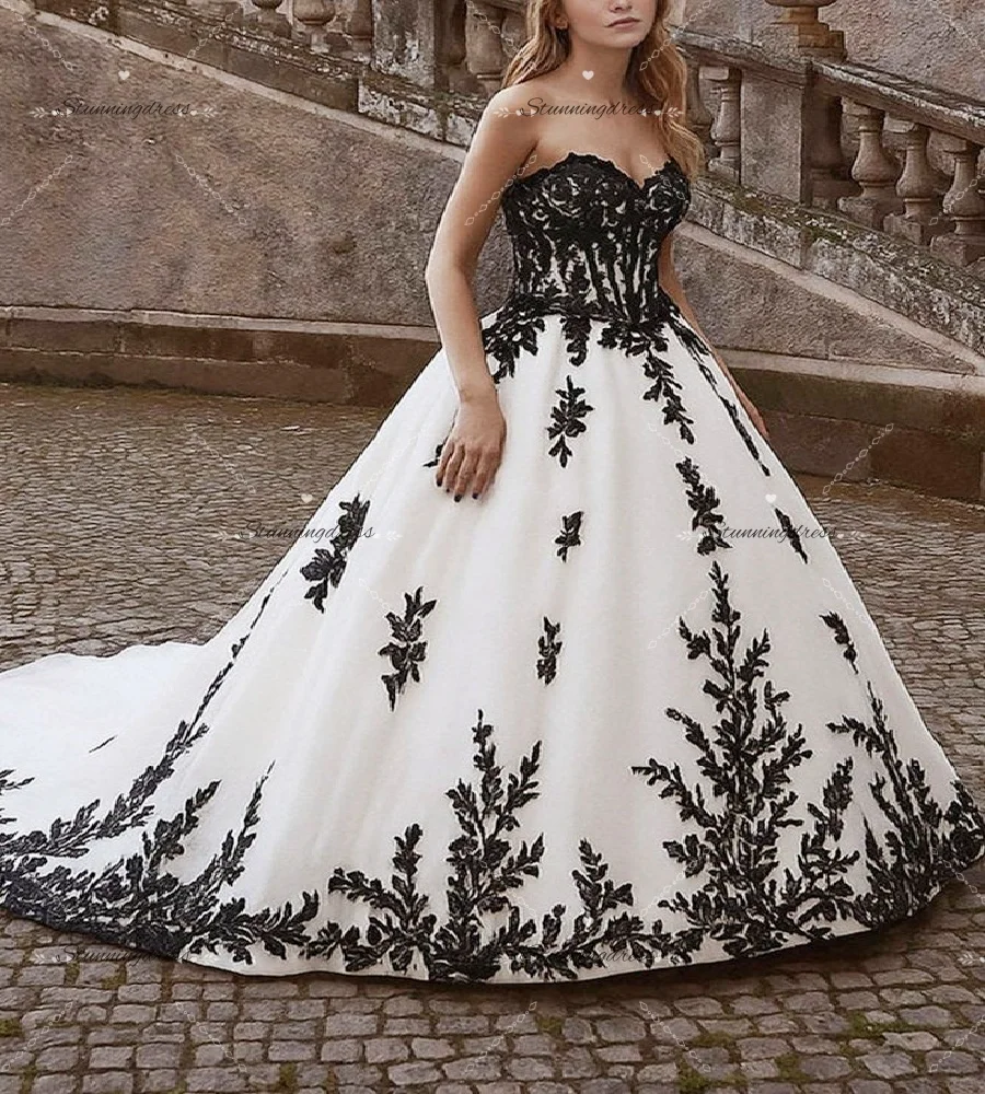 

Romantic White Black Lace Gothic Wedding Dress A Line Vintage Sweetheart Outdoor Garden Country Bridal Gowns 2026 Plus Size