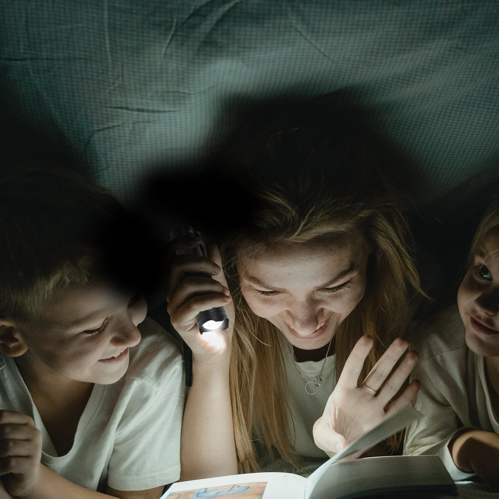 

Q5 7W 300lm Waterproof Zoomable Mini LED Flashlight Torch Outdoor Pocket Clip Adjustable Focus Bright White Light