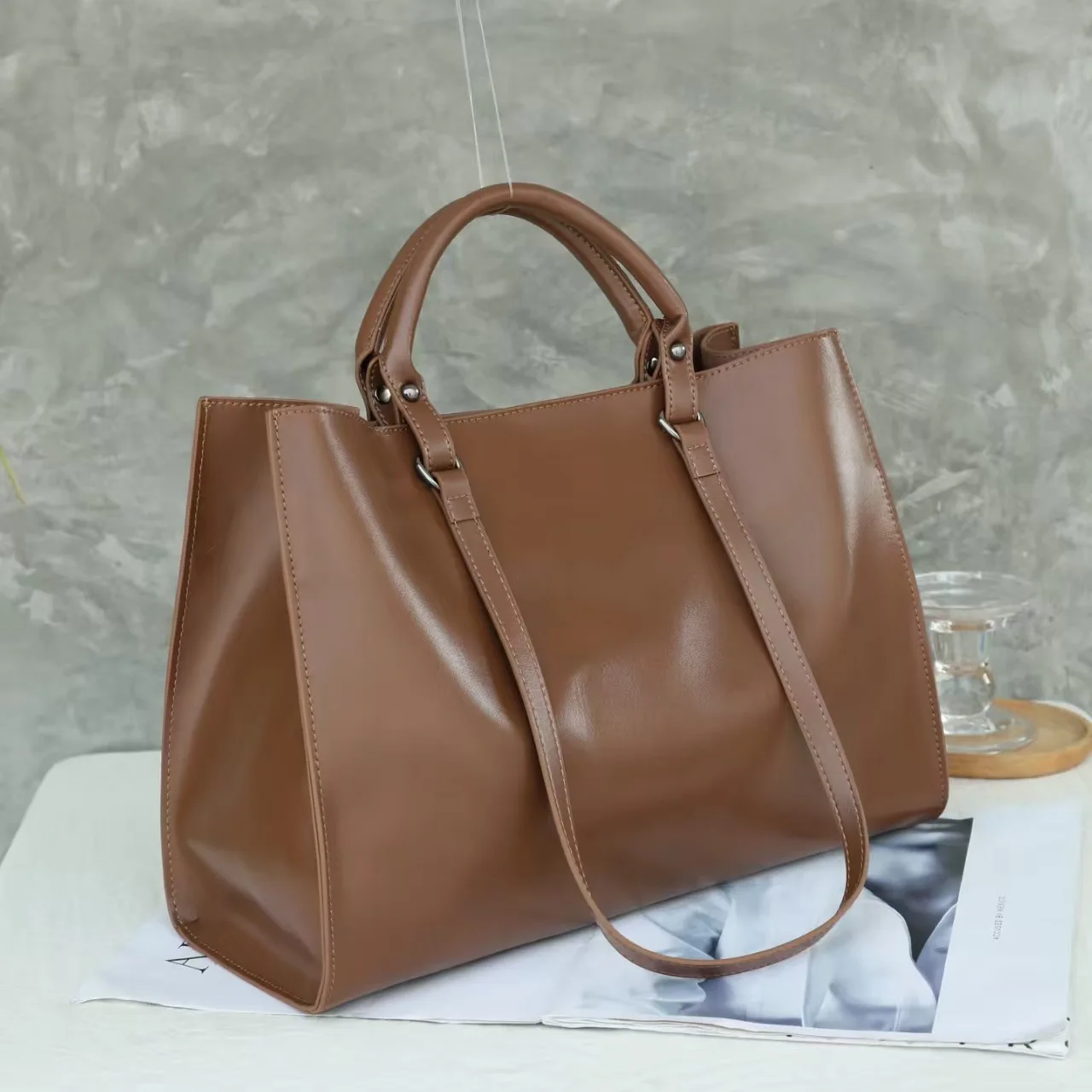 

Big Woman Genuine Leather Handbag Oilwax Cow Leather Tote Bag Fashion Ladies Shoulder Bag