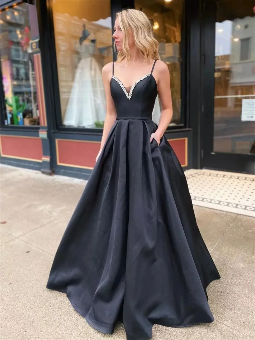 

Elegant A-line Black Beaded Evening Dresses Spaghetti V Neck Open Back Floor Length Formal Party Gowns vestidos de noche