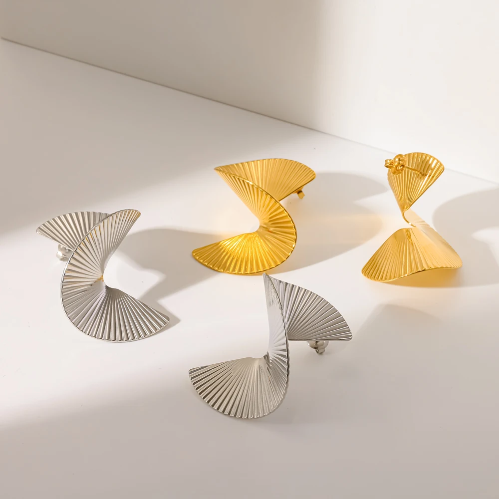 Goldfarbene Edelstahl-Spiral-Geometrie-Ohrstecker, modischer, wasserdichter Schmuck für Damen – Detail 3