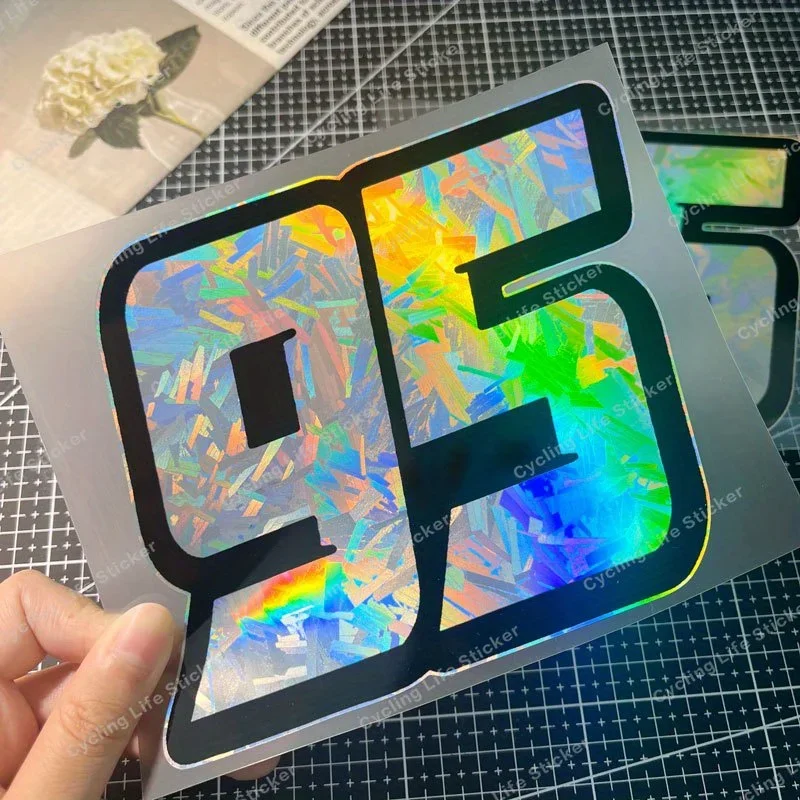 1 Buah Stiker Mobil Holografik Unik '95, Aksesori Sporty untuk Mobil, Jadikan Mobil Anda Tampil Menonjol dengan Stiker Berwarna Cerah Ini