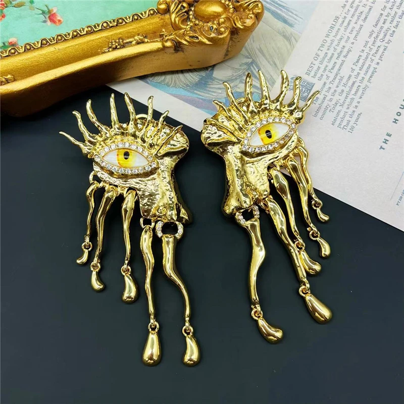 

Vintage Gold Color Eyes Eyelashes Nose Asymmetrical Shaped Earrings Unique Design Women Fashion Birthday Party Jewelry Gifts