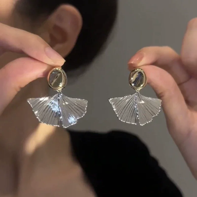 Silver Color Metal Leaf Dangle Earrings for Women Golden Uneven Oval Drop Earrings Vintage Ginkgo Biloba Leaves Trendy Jewelry