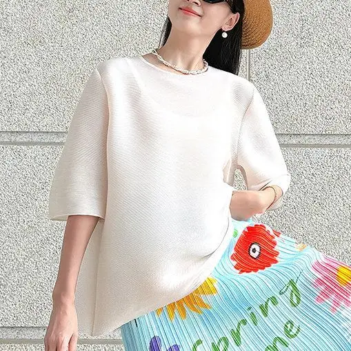 2026 summer blue loose and thin short-sleeved top, huge good-looking printed skirt, vacation style pleated suit.