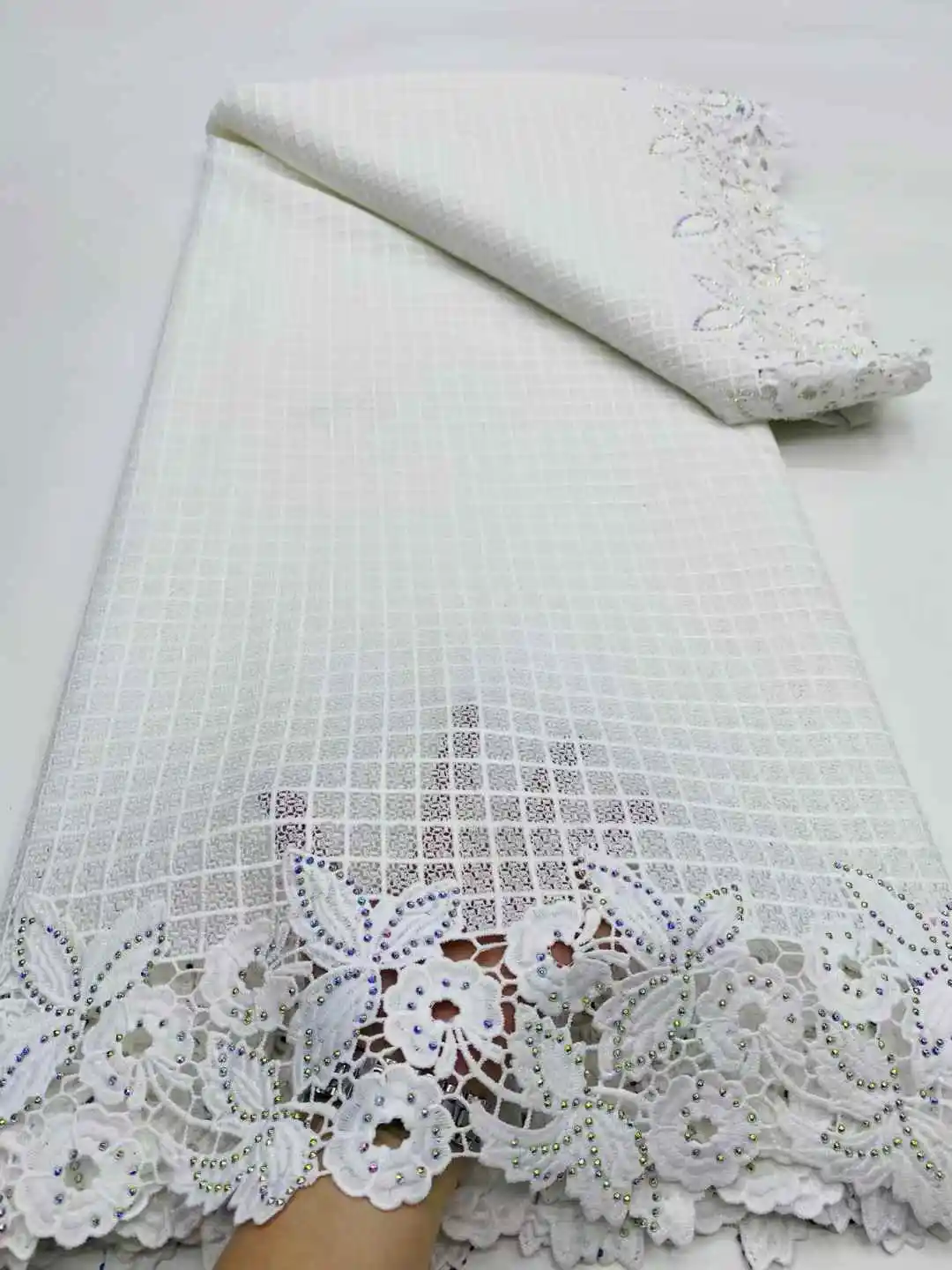 Tela de encaje guipur nigeriano 2025 tela de encaje de cordón de lentejuelas africano Soluble en agua de alta calidad para costura de vestido de fiesta-DP