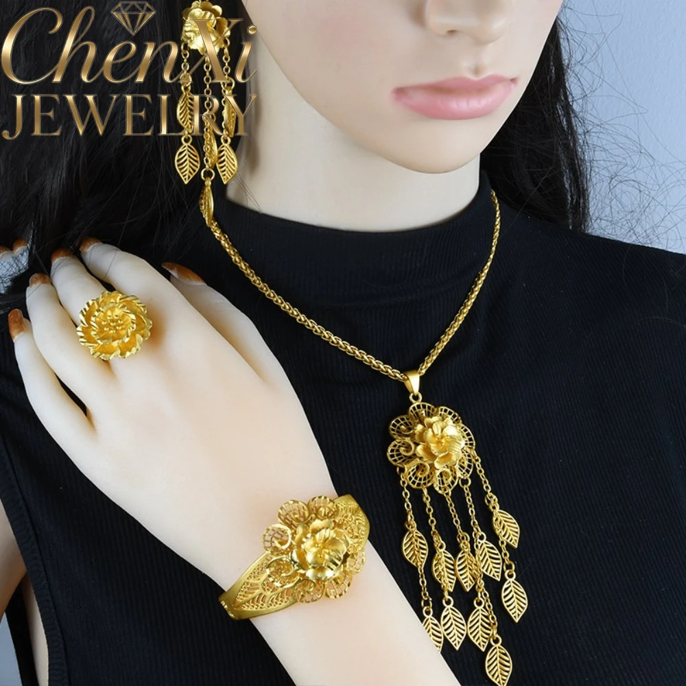 alluvial-gold-three-dimensional-hollow-out-flower-necklace-elegant-charms-standout-piece-high-end-keepsake-exquisite-luxury-gift