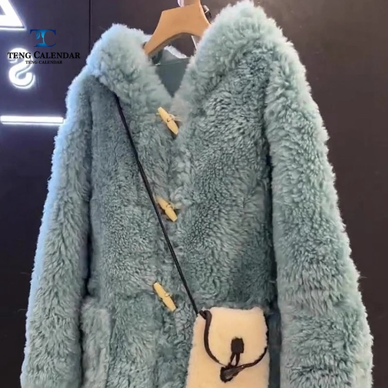 فرو مقلد، معطف فرو متعدد الاستخدامات على طراز هيبورن متوسط الطول بغطاء للرأس من القطيفة على شكل قرن، شتاء نسائي 2025 #5