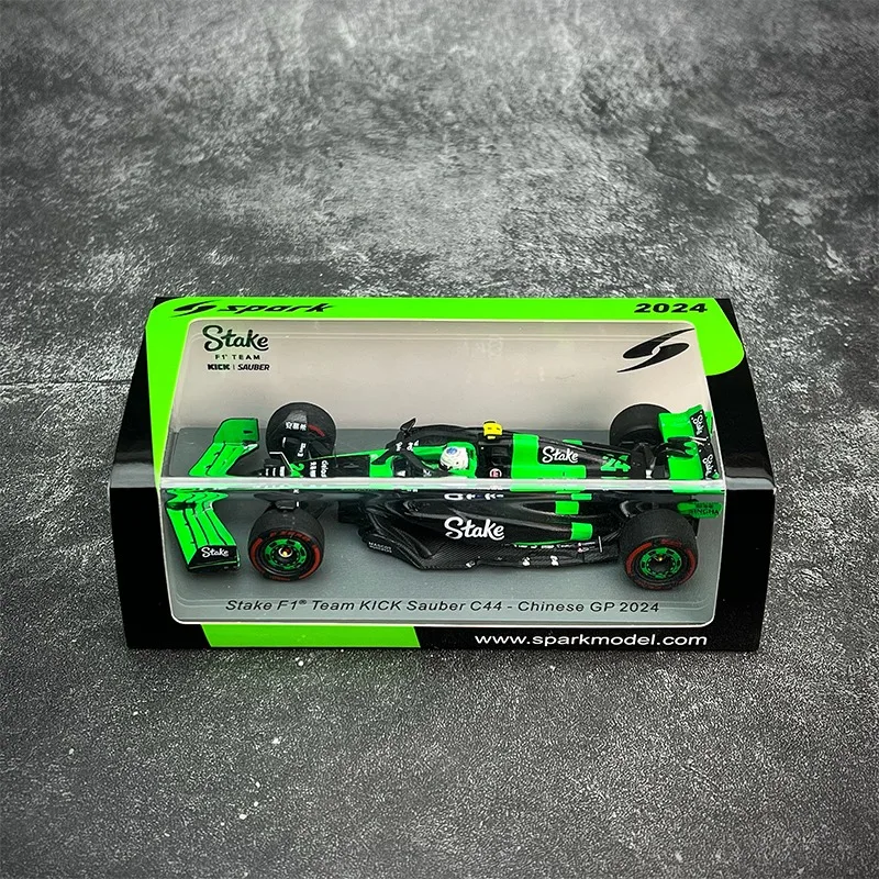 شرارة 1:43 متوفرة في المخزون، تشو قوانيو 2024 محطة شنغهاي Sobo C44 F1 نموذج محاكاة مصغر من الراتنج لسيارة السباق، زخارف للبالغين #6