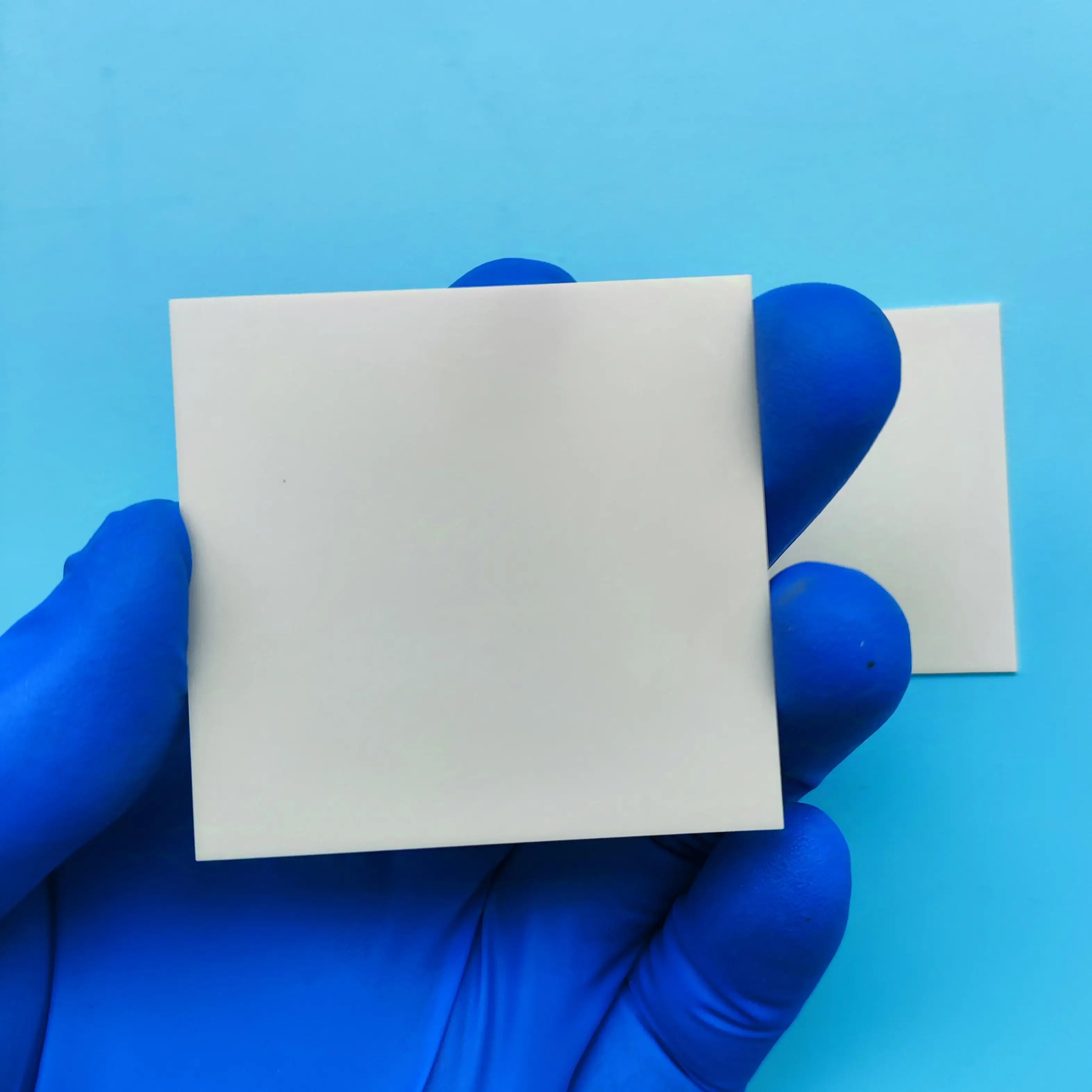 ركائز سيراميك الألومينا المغطاة بالنحاس سمك مخصص 0.1-5 مللي متر مفرشة حرارية عازلة للحرارة العالية للإلكترونيات