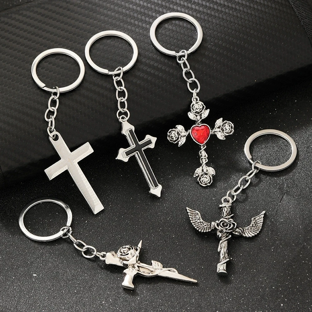 Personalized and trendy Gothic dark style keychain, cross-border hot selling cross rose diamond studded keychain