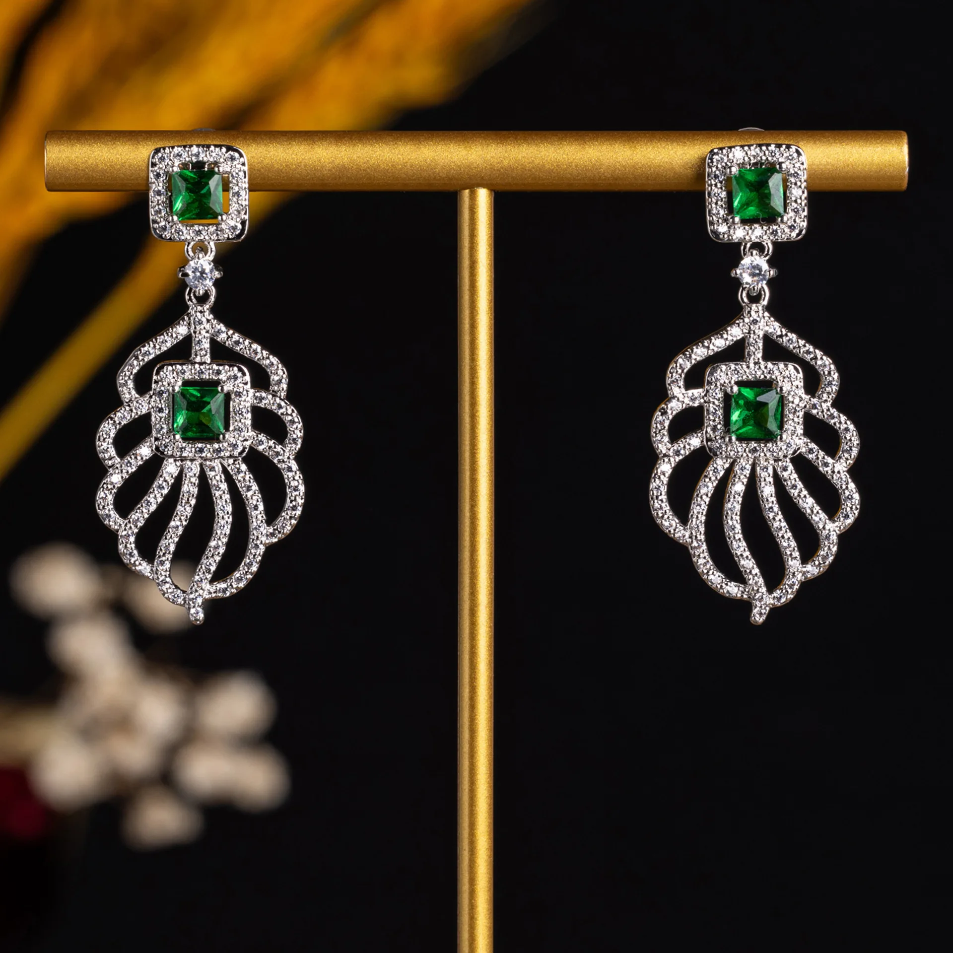 

Women Luxury Hollow Peacock Feather Cubic Zirconia Earrings Retro Branch Shape Elegant Temperament Party Fine Jewelry Gifts