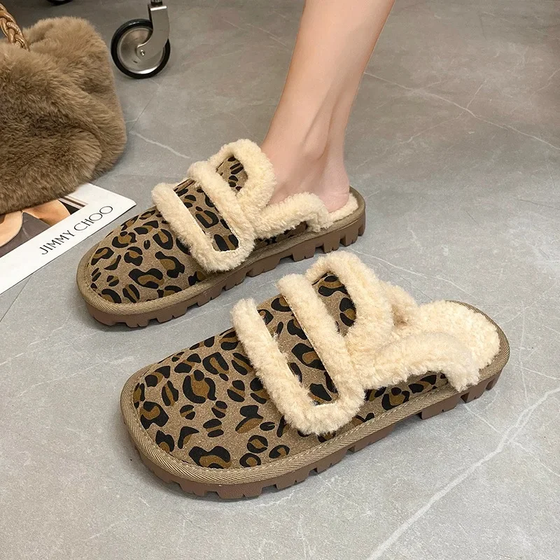 Pantoufles en fourrure léopard pour femmes, chaussures en coton, mules décontractées, tongs courtes en peluche, chaudes, tendance, hiver, nouveau, 2025