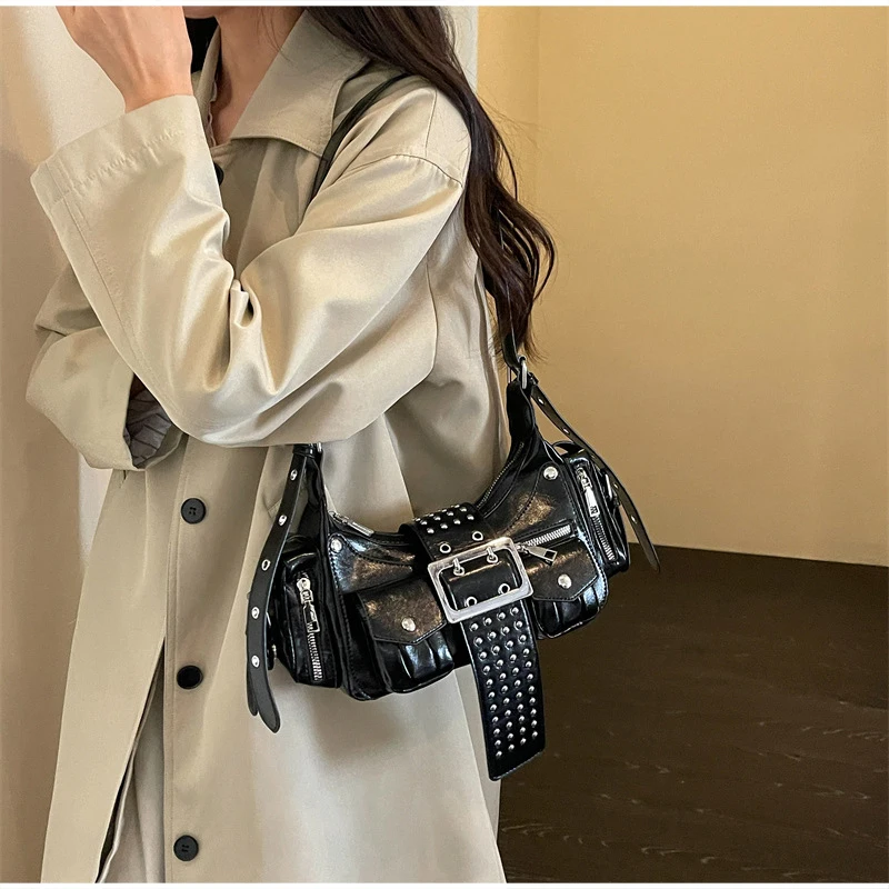 Mehrtaschen-Schultertasche mit Metallnieten, Damen-Punk-Unterarmtasche mit Nieten, Motorrad-Y2k-Mädchen-Umhängetasche mit Gürtelschnallendesign – Detail 15