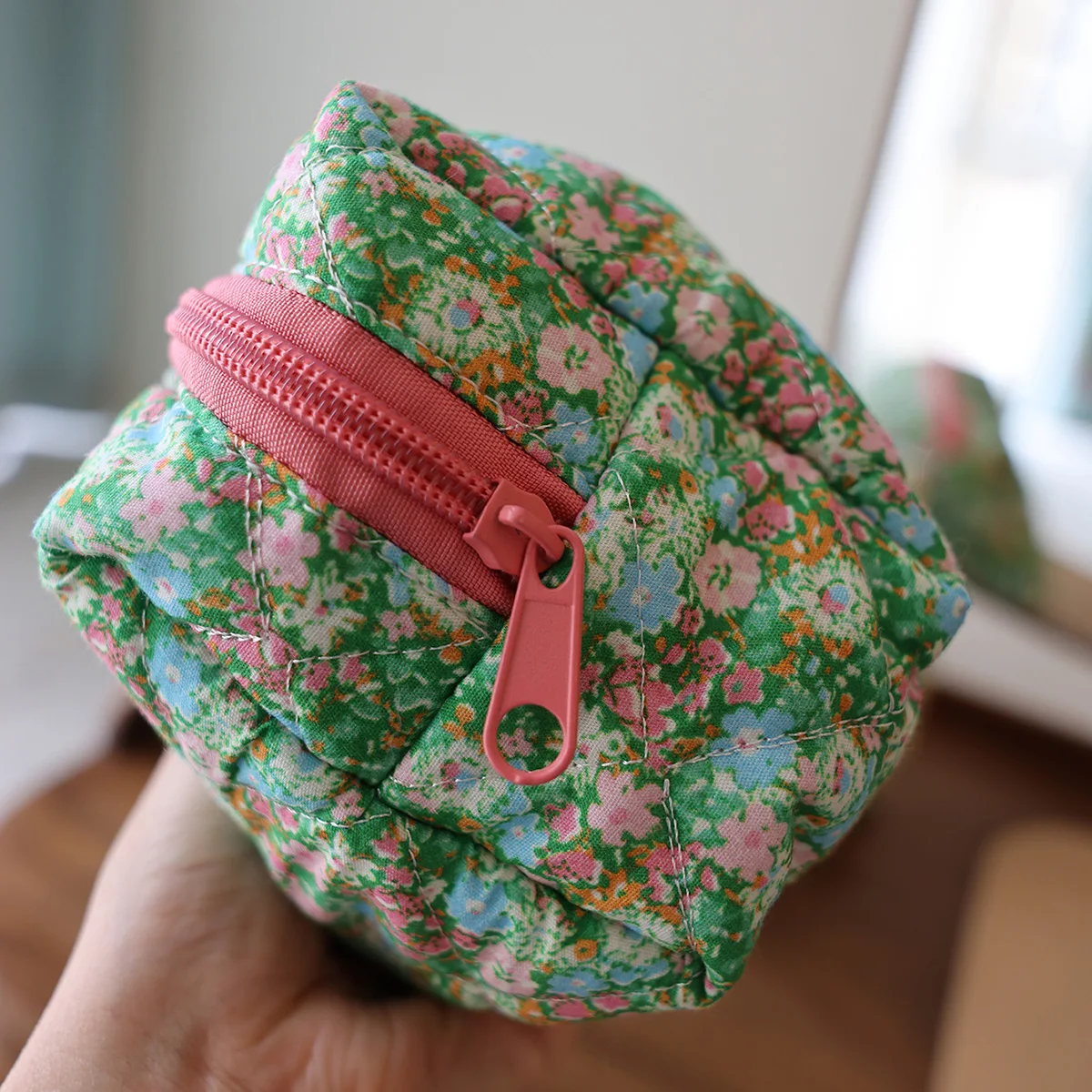 Floral Patterned Medium-sized Cosmetic Bag For Skincare Products Portable Travel Organizer Makeup Bag Small items storage bag