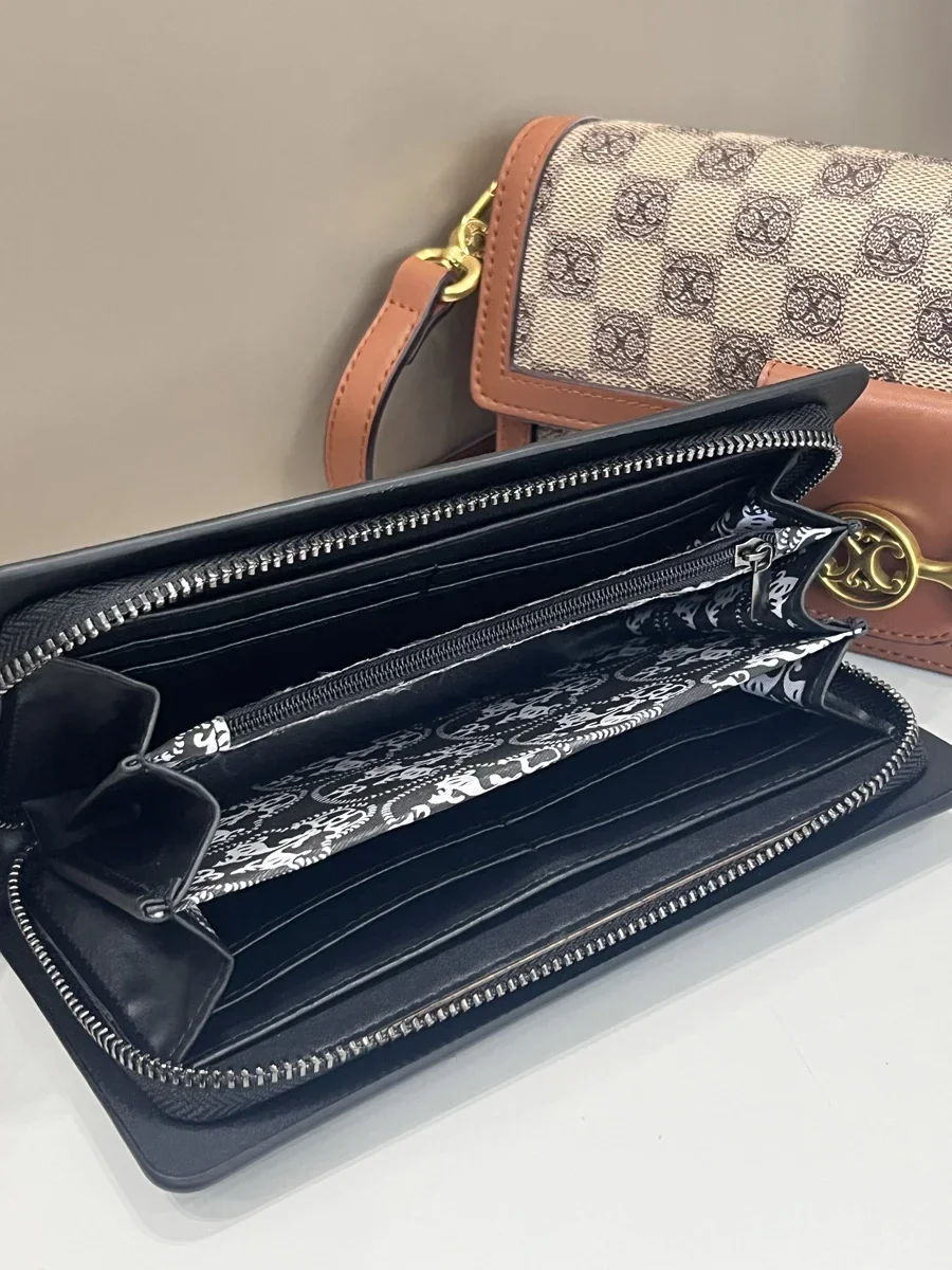 Famous Brand Luxury Pop Punk Rivets Long Women Vintage Multifunction Coin Pocket Purse Card Holder Female Clutch Wallets