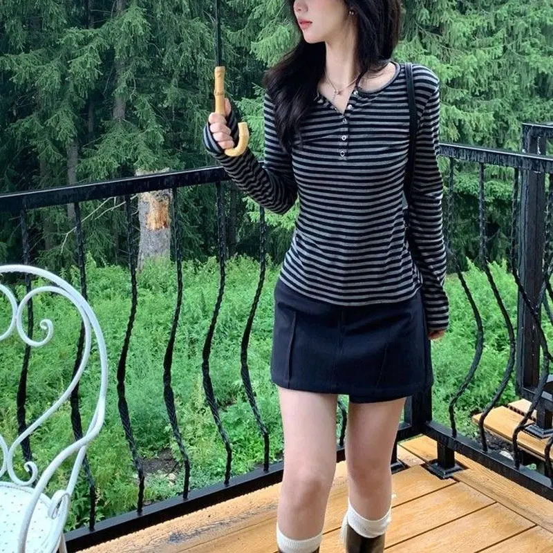 

Повседневные корейские полосатые тонкие пуловеры, осенние модные пуловеры с v-образным вырезом на пуговицах, женская одежда контрастных цветов, базовые футболки с длинными рукавами