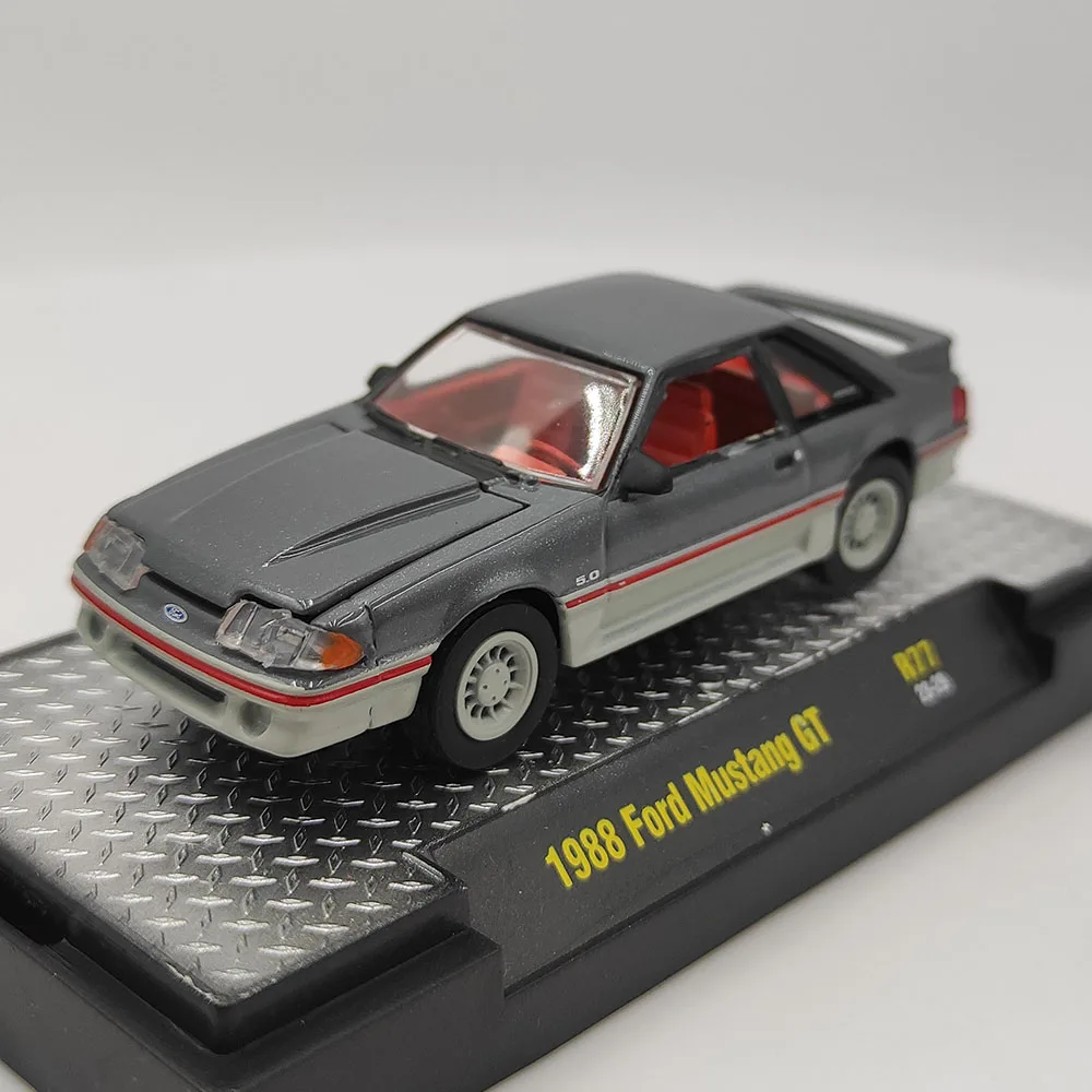Diecast m2 1/64 escala 1988 ford mustang gt simulação liga modelo de carro brinquedo colecionável presente lembrança exibição