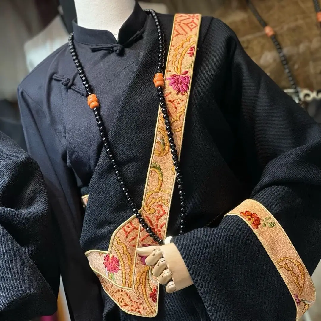 男性と女性のチベットパフォーマンス服シングルチベットローブ