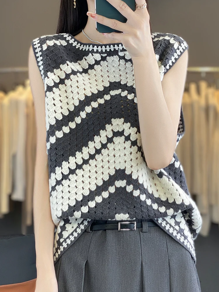 

100% Merino Wool Women's Sleeveless O Neck Color Blocked Vest Autumn Winter Warm Hand Knitted And Hand Embroidered Craftsmanship