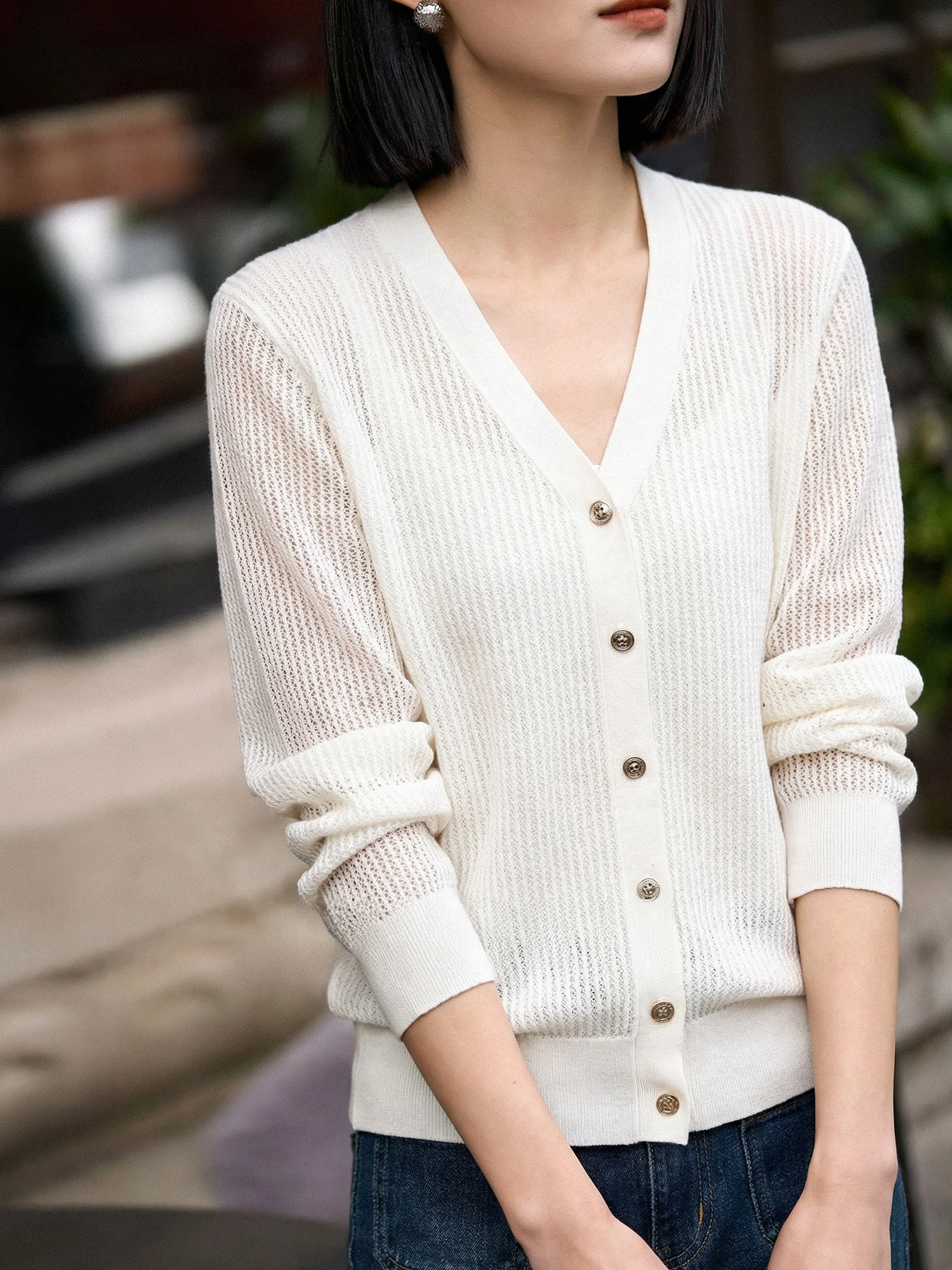 

Женский кардиган Ele V-Ne белого цвета с вырезами, вязаный, с длинными рукавами, приталенный, нежный, в французском стиле, средней мягкости