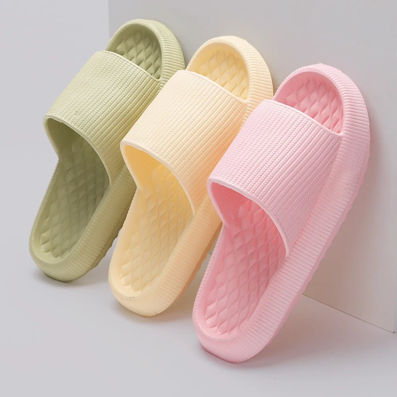 Nieuwe Zachte Platform Slippers Voor Vrouwen 2024 Zomer Dikke Bodem Wolk Slides Vrouw Eva Licht Antislip Slippers Plus Maat 45