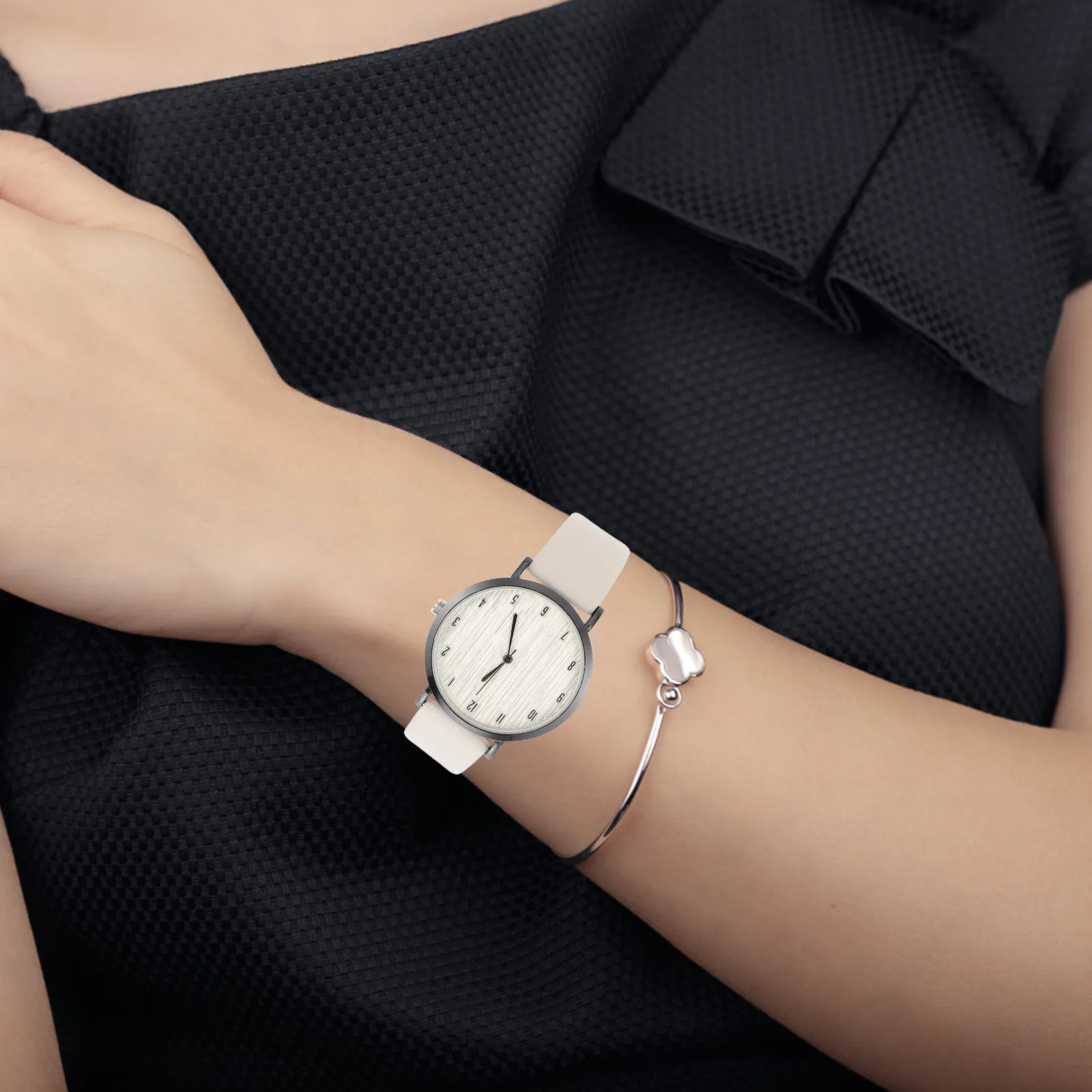 

Women Quartz Watch Stylish Strap Simple Design Comfort Wood Grain Dial Watch for Casual Party School Daily
