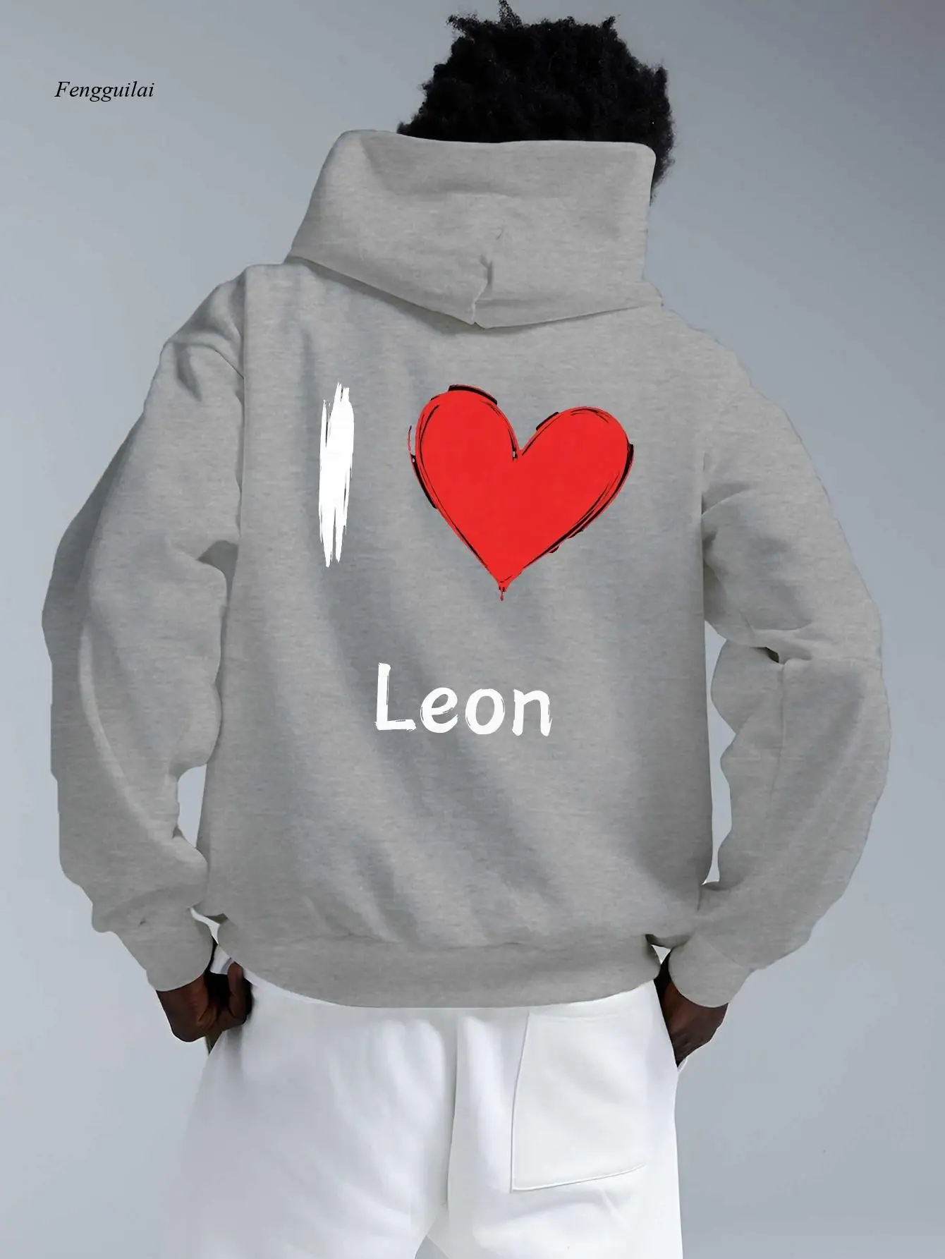 Czerwona bluza z kapturem z nadrukiem serca i napisem "I Love Leon", turkusowa - luźna bluza oversize z kieszenią z tyłu.