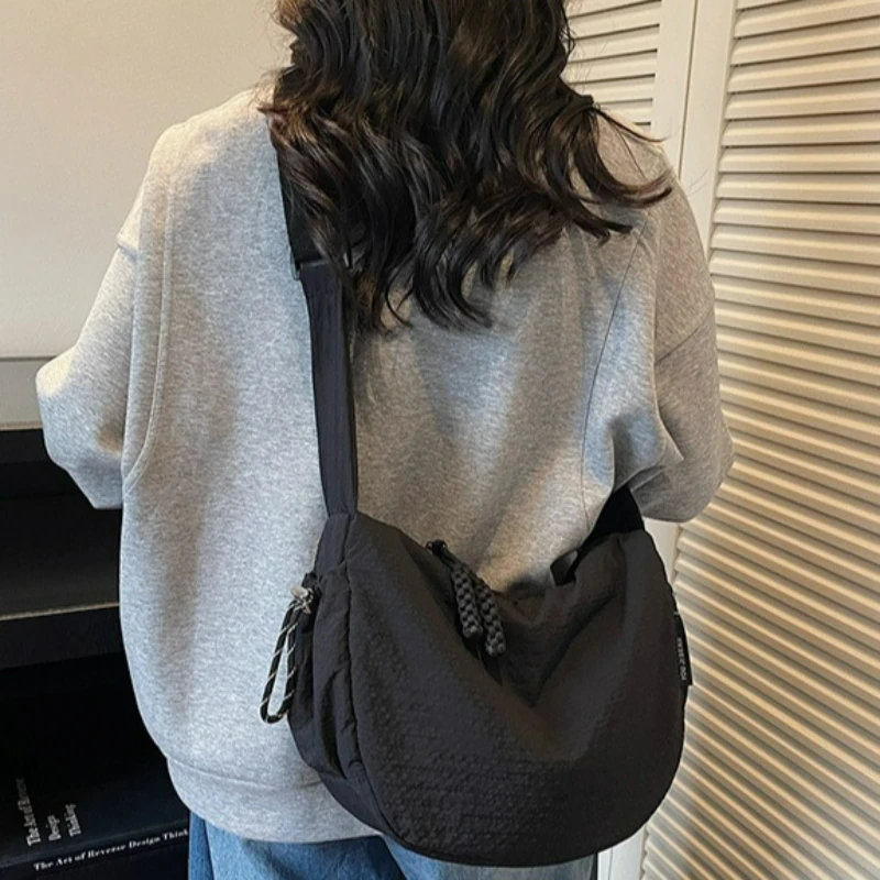 حقائب هوبو نسائية جديدة ذات ملمس ومتعددة الاستخدامات حقائب كروس ذات سعة كبيرة حقائب تخزين بسيطة غير رسمية لطلاب الجامعات