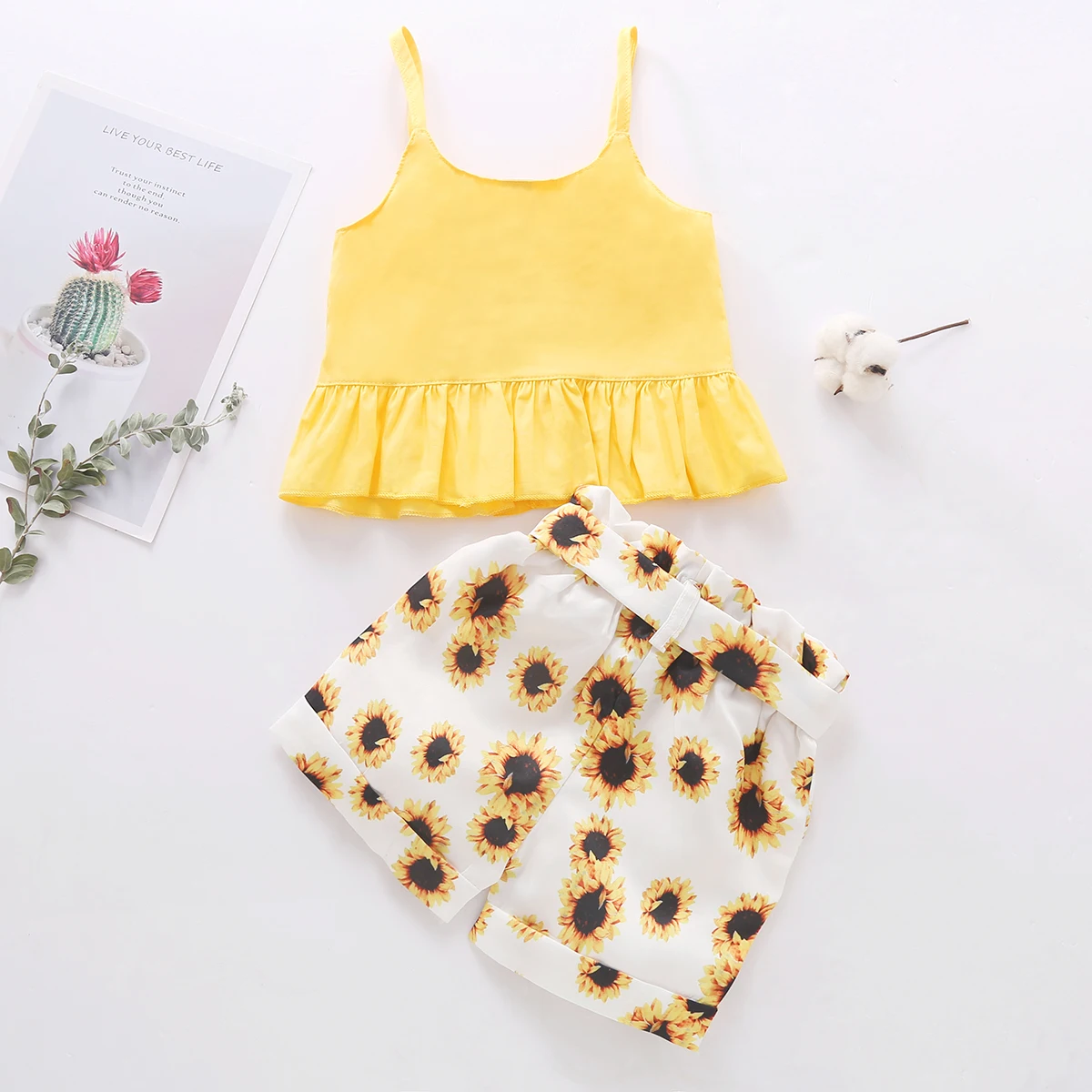 2PCS Summer 0-5 Years Old Baby Girls Cool Beautiful And Comfortable Sunflower Yellow Suspenders + Shorts Fashion Set