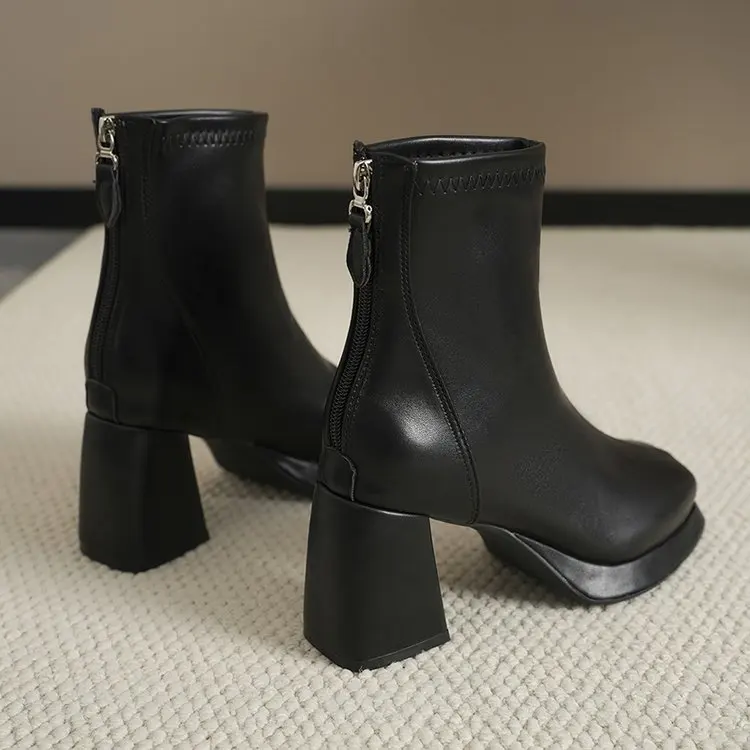 Damen Plateau-Stiefeletten mit eckiger Spitze, Reißverschluss hinten und Blockabsatz – Modische kurze Stiefel – Detail 18