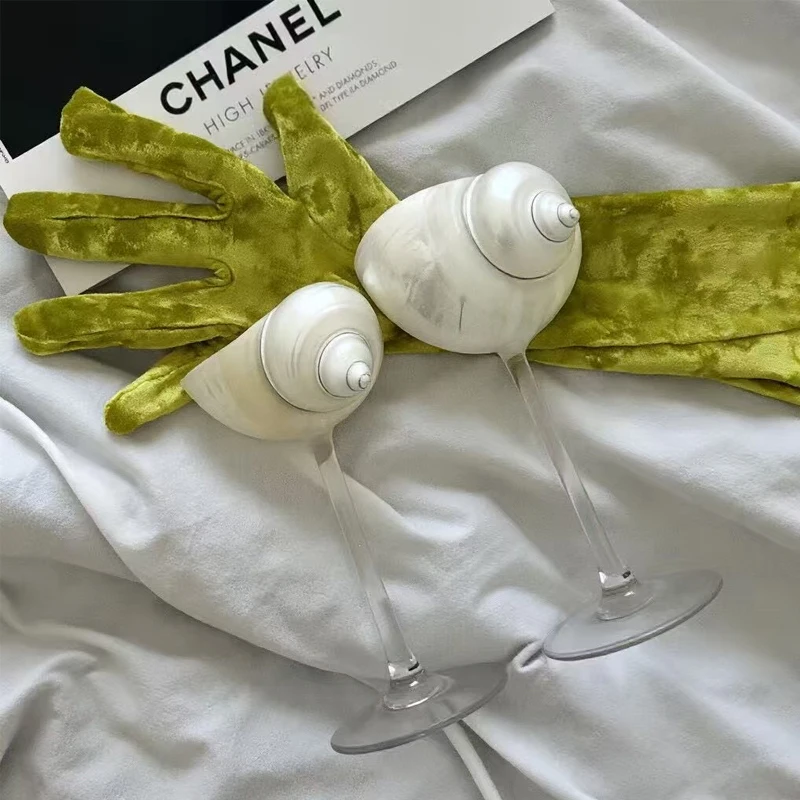Creative Natural Conch Shell Wine Glass,Retro Metal Stemmed Champagne Flute,Unique Art Object Goblet for Home Party Drinkware