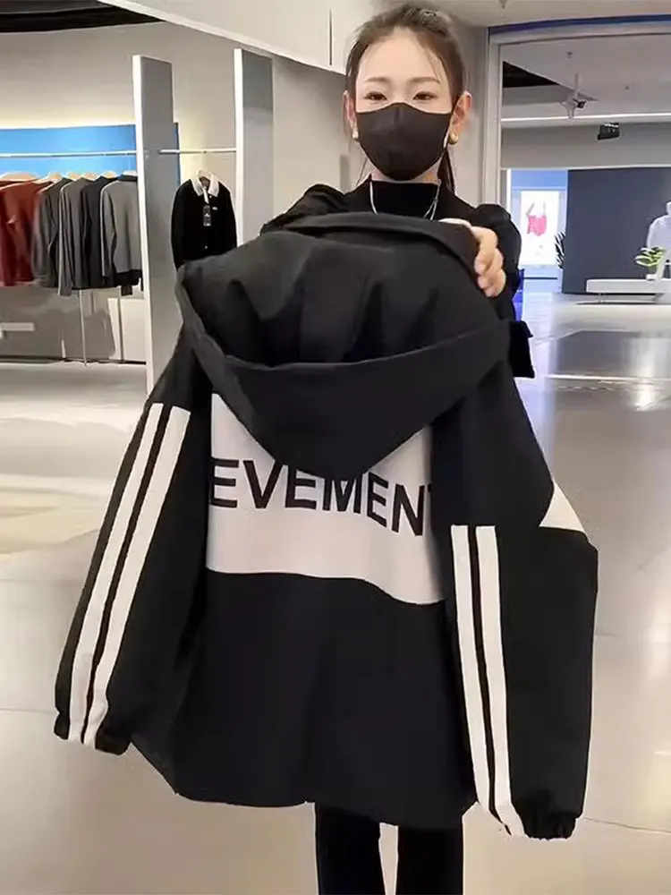 เสื้อแจ็คเก็ตเบสบอลพิมพ์ลายทรงหลวมสำหรับผู้หญิง ฤดูใบไม้ผลิ ฤดูใบไม้ร่วง 2025 รุ่นใหม่ ระดับไฮเอนด์ สีสันสดใส ป้องกันลม