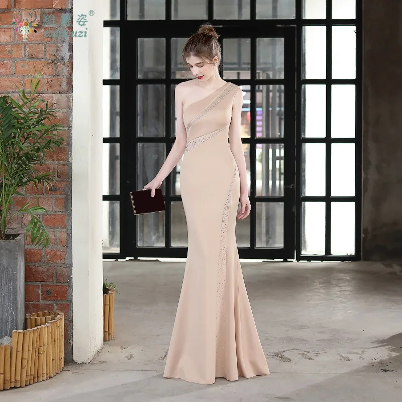 ミニマルデザインの高級斜めネックシングルショルダースリムイブニングガウン、サテンとダイヤモンドがちりばめられたマーメイドイブニングガウン